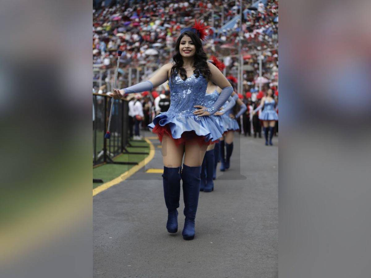 Rocío Panting y Ashley Piloña, bellezas del Milla Selva que engalanan los desfiles patrios