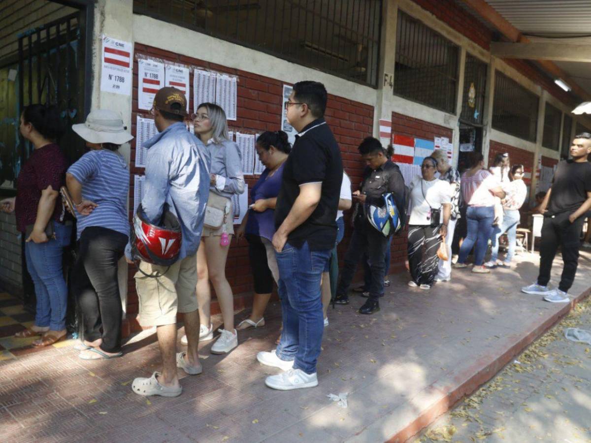 Desilusión en las urnas: tras largas filas, ciudadanos abandonan centros de votación