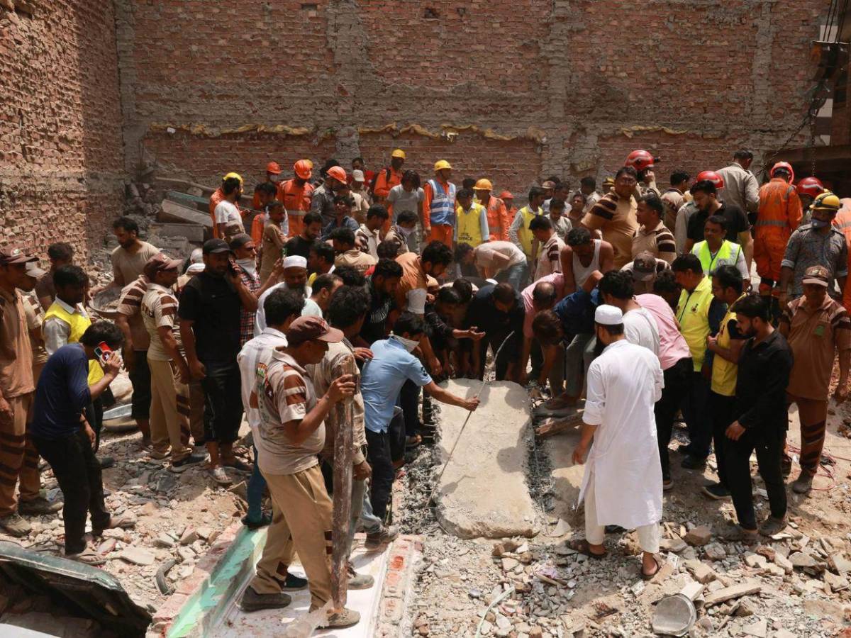 Búsqueda de cuerpos y daños estructurales: imágenes tras derrumbe en India