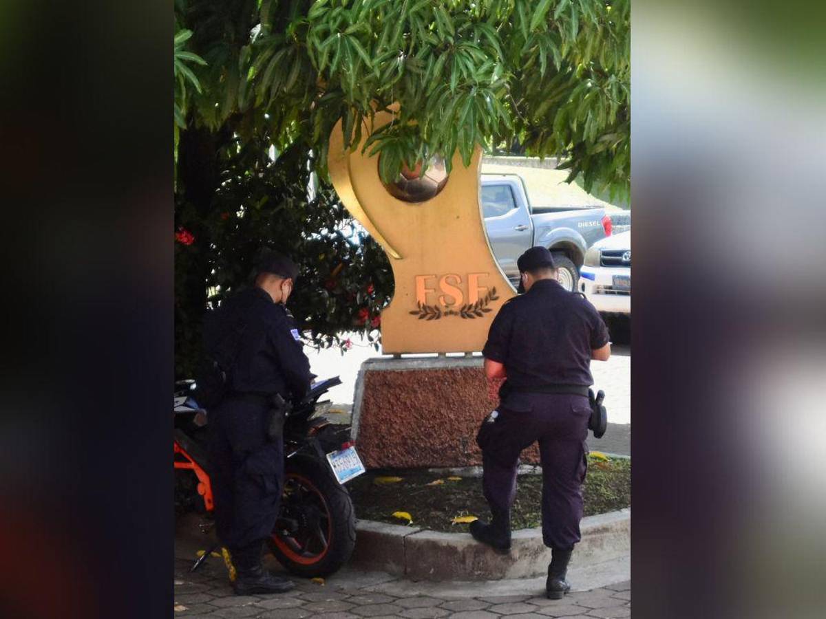 Fiscalía allana Federación Salvadoreña de Fútbol por lavado de dinero