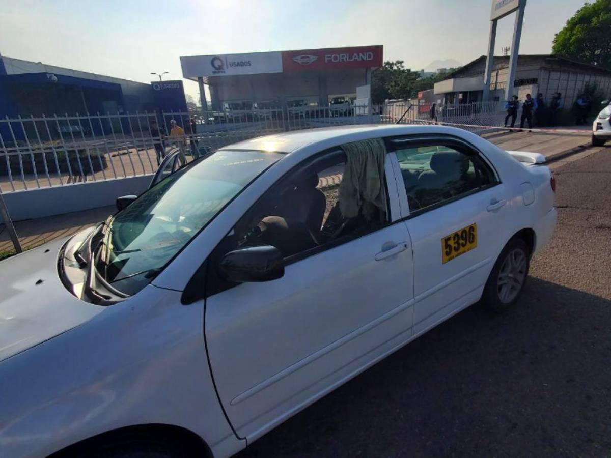 Frente a un reconocido establecimiento de vehículos fue asesinado el taxista Ricardo Barrientos.