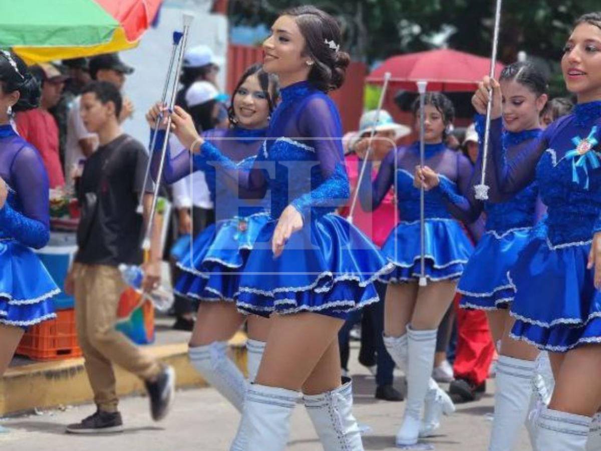 El 15 solo desfiló un ratito, recuerda maestra de Emily, palillona del Cultura Nacional