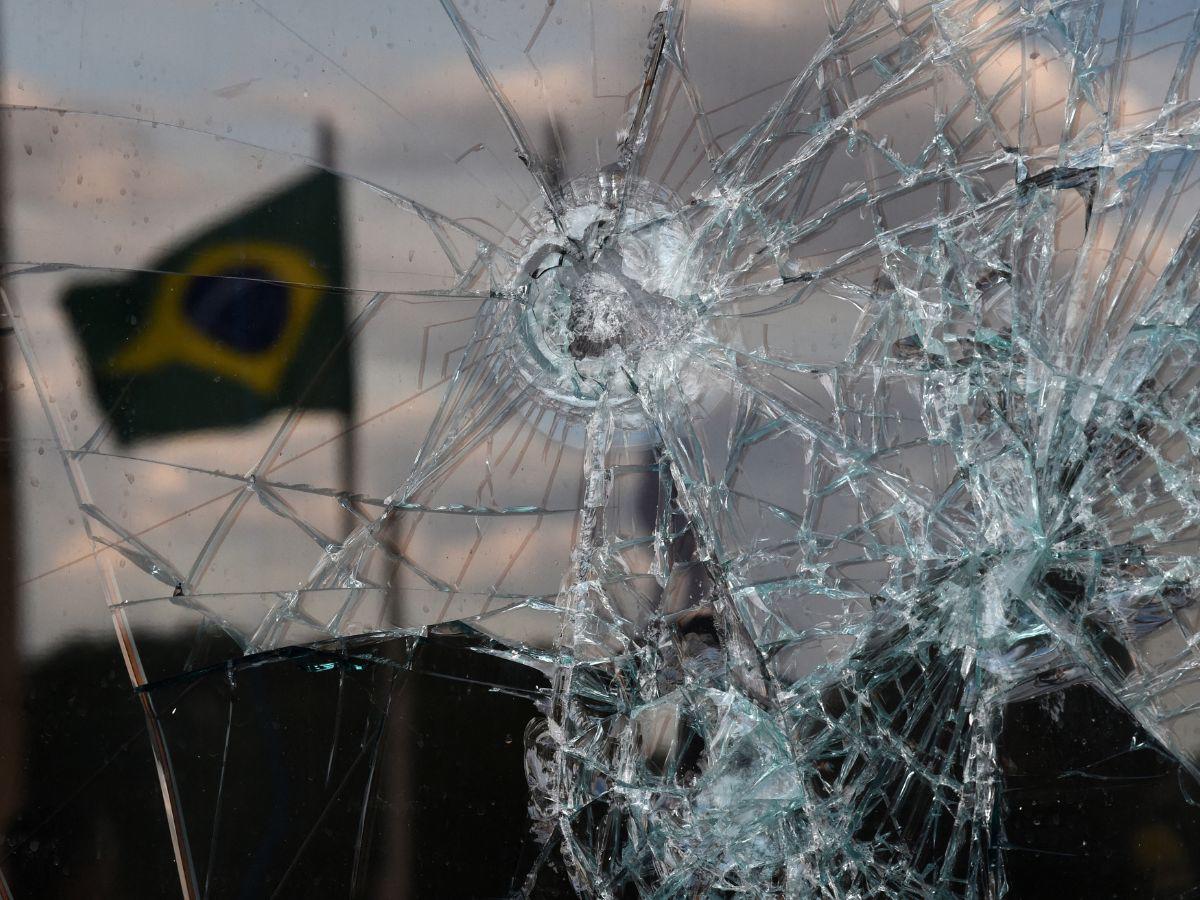 Autoridades brasileñas buscan a responsables de asalto y aseguran que castigarán a los responsables