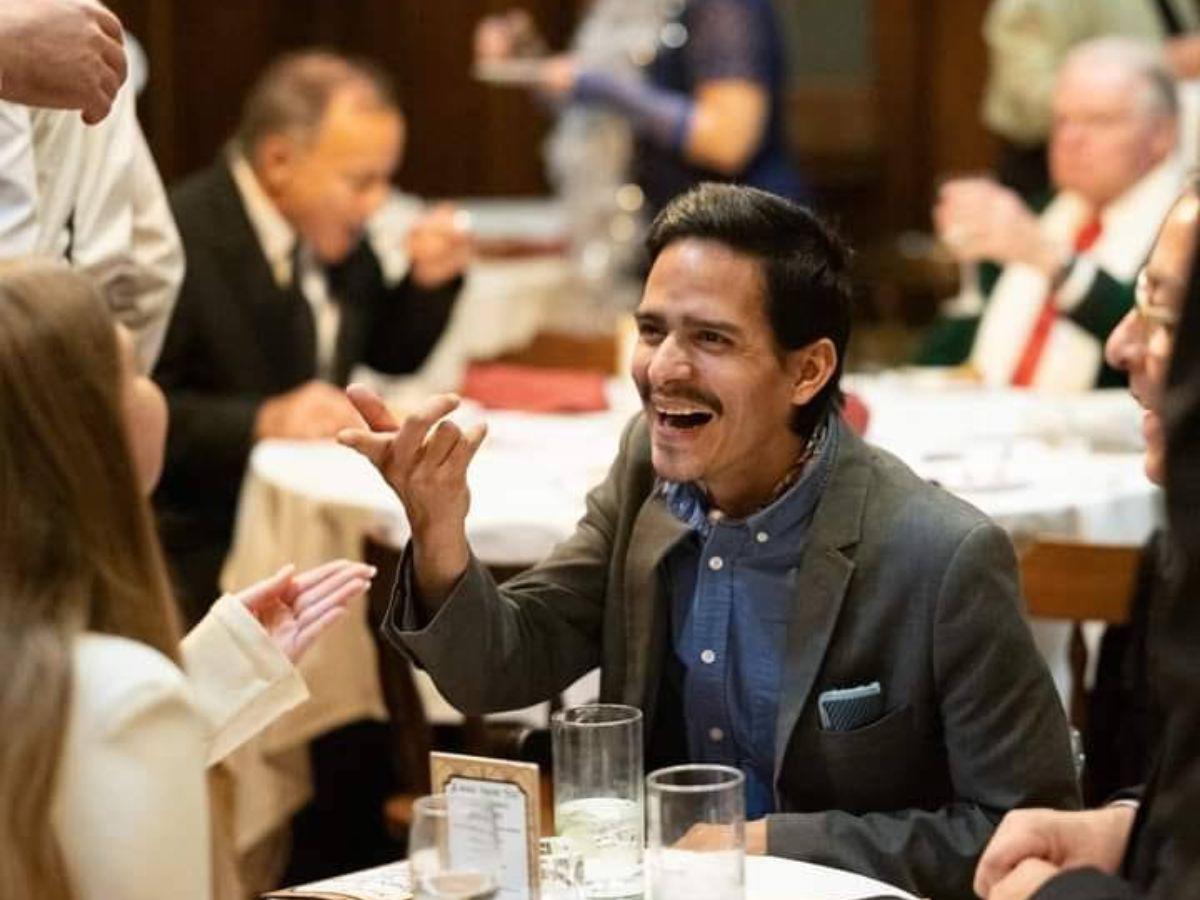 Josué Orellana, artista hondureño autor de la muestra fotográfica “Ausencia”.