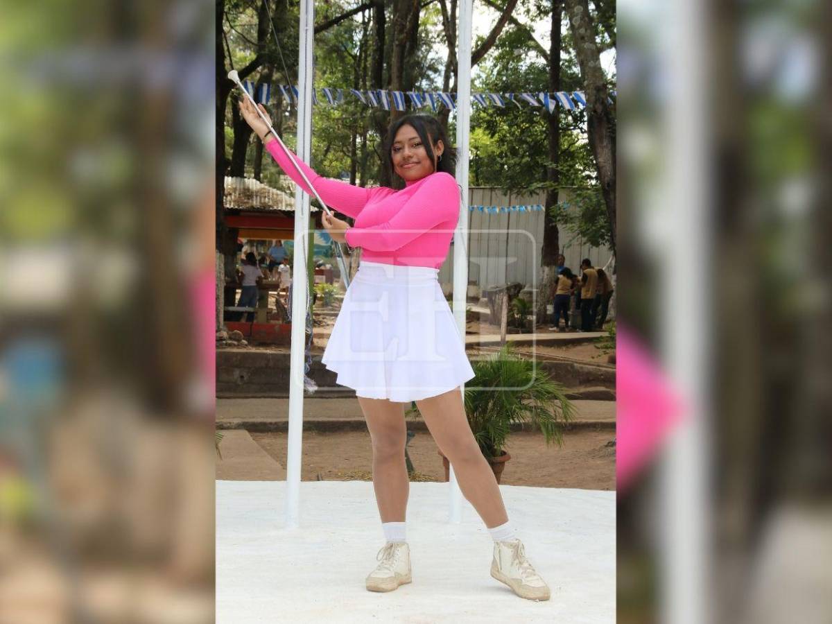 Con elegancia y precisión, palillonas del INTAE preparan su presentación para el 15 de septiembre
