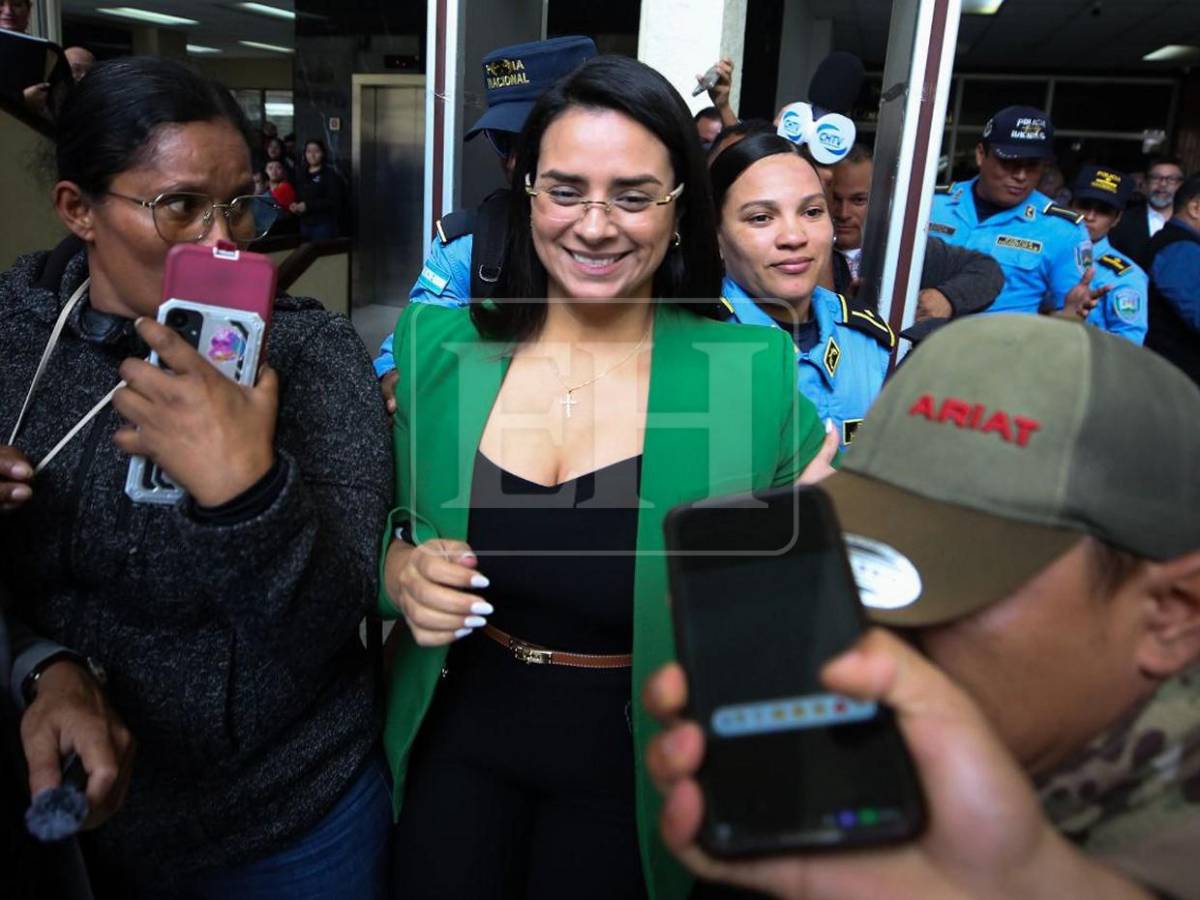 Isis Cuéllar sale sonriendo de la CSJ, sin curul y sin cárcel