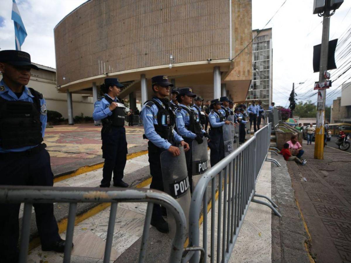 En fotos: diputados de oposición sesionaron en los bajos del Congreso