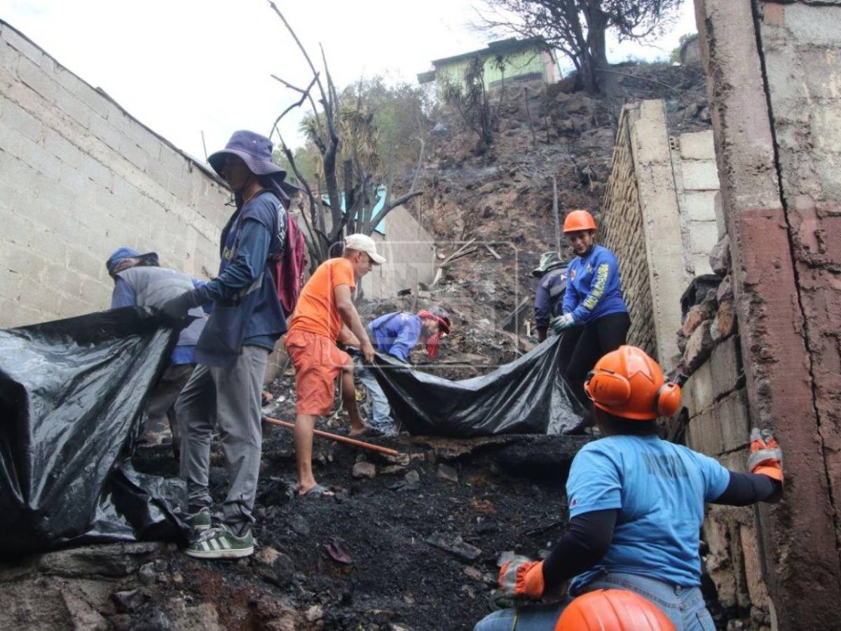 Adultos mayores sufren quemaduras tras incendio que arrasó con seis viviendas en barrio San Martín