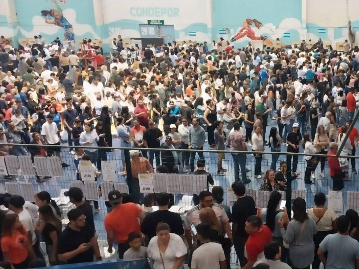 Masiva afluencia de votantes se reporta en la Villa Olímpica y otras zonas de la capital