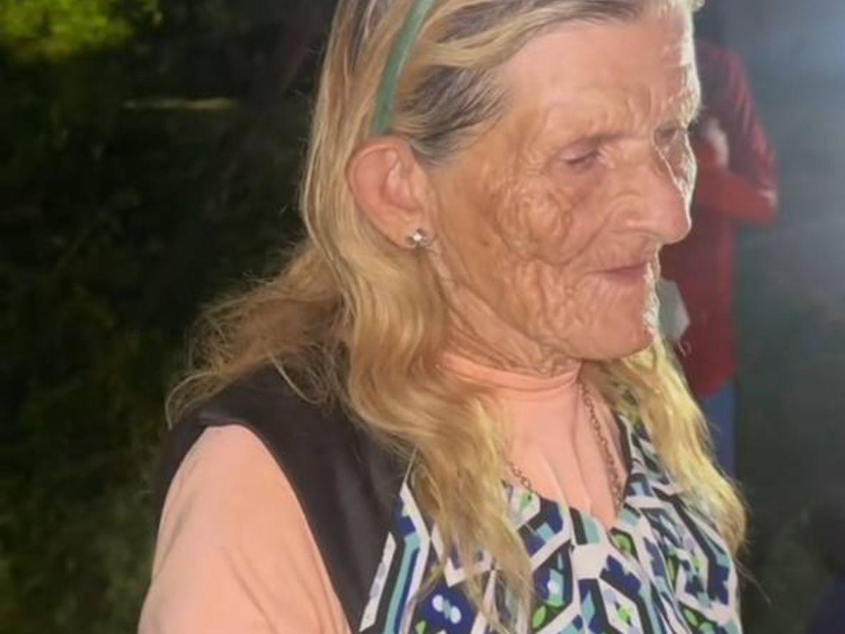 Supremo halla a abuela que vendía chicles en partido de tiktokers y se viralizó: ¿qué le regaló?