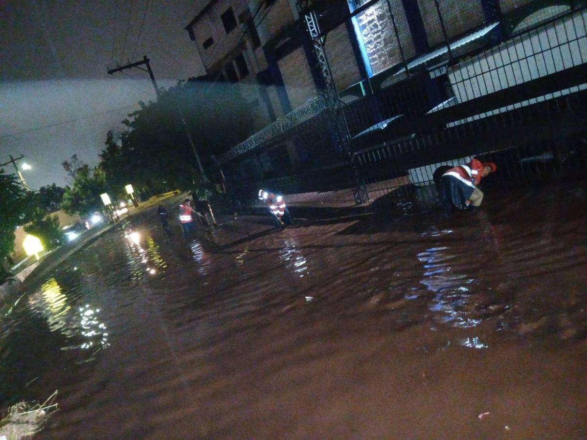 Saturación de suelos, inundaciones y carros varados: alerta verde por 48 horas en el DC tras lluvias