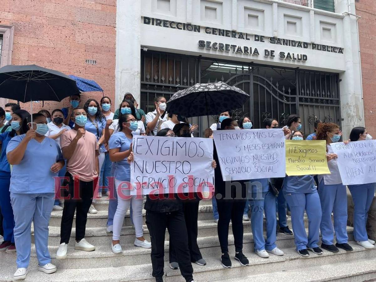 Estudiantes de la UNAH protestan por retraso de cinco meses en su servicio social