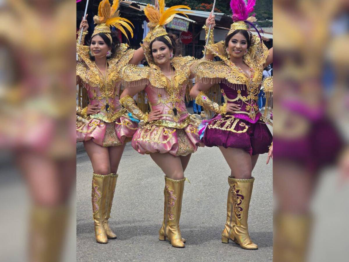 Palillonas del Instituto Cosme García de Danlí vuelven a deslumbrar en los desfiles patrios