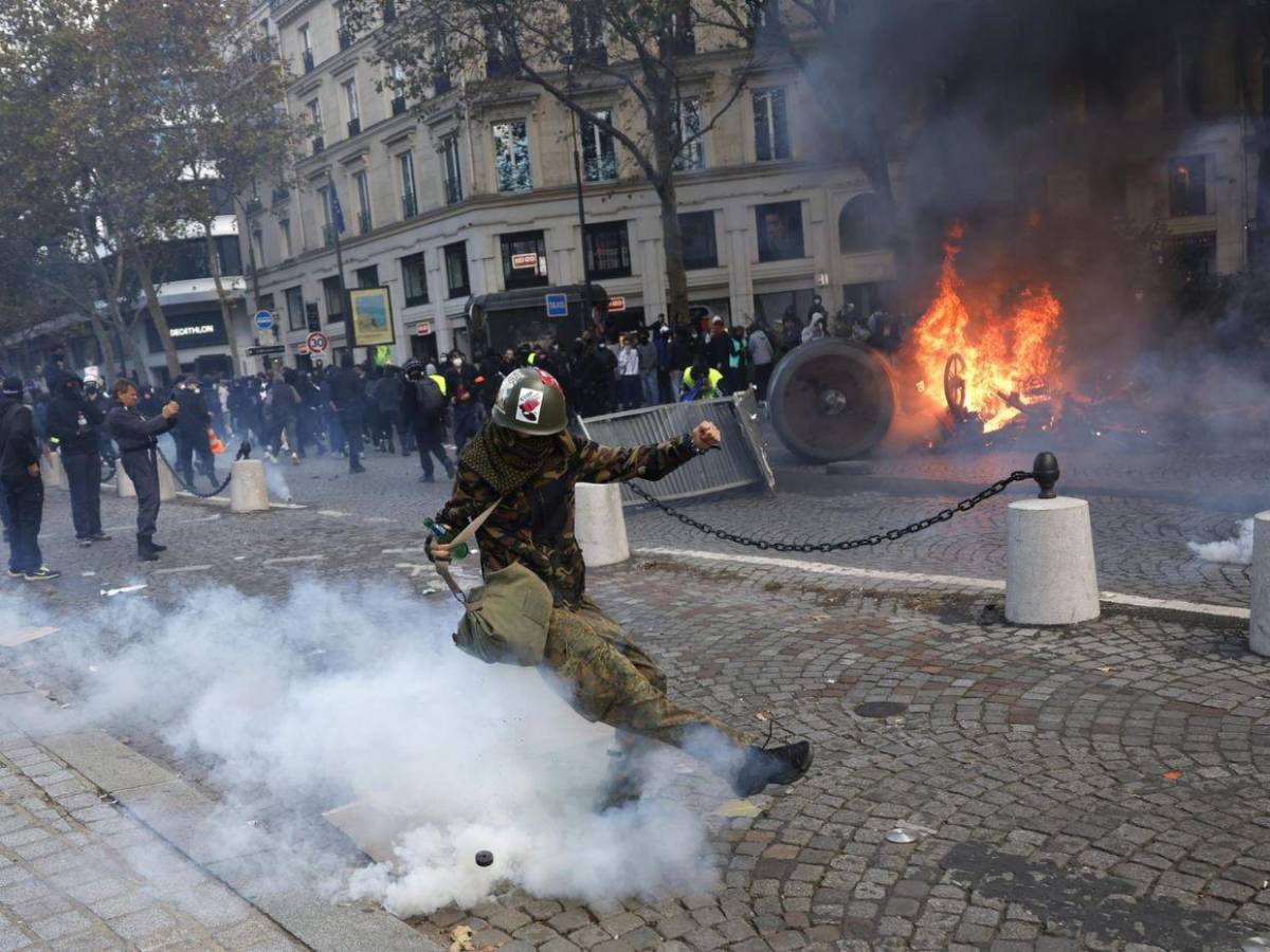 400 personas detenidas en otra jornada de protesta masiva en Francia