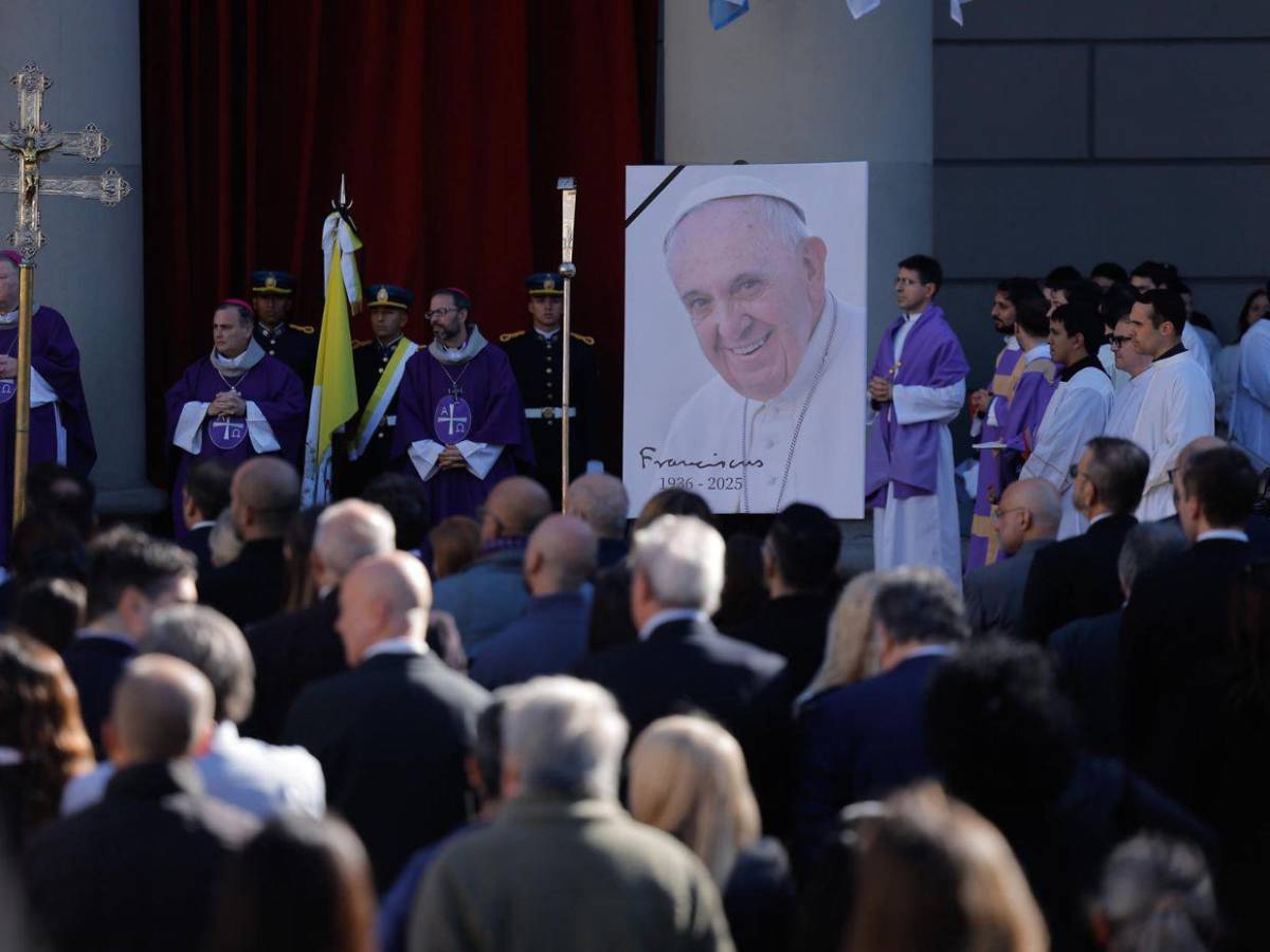 Vigilia por el papa en la catedral de Buenos Aires: No dimensionamos su liderazgo