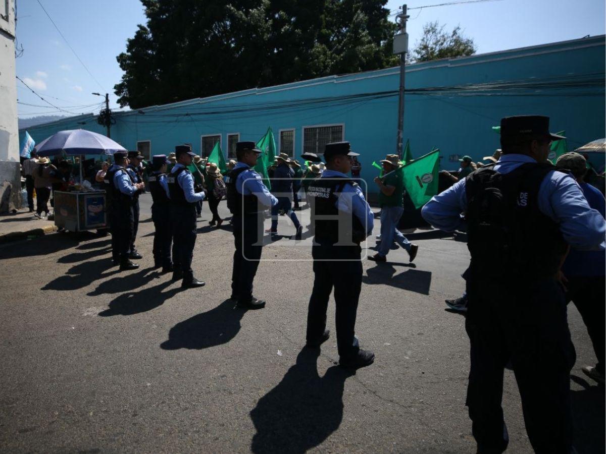 Multitudinaria participación: calles llenas en la marcha del Día del Trabajador en Honduras