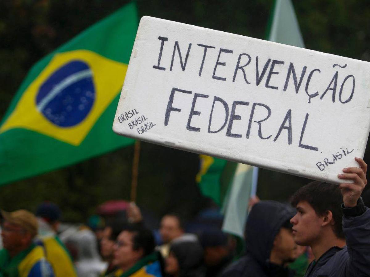 Simpatizantes de Bolsonaro solicitan una intervención militar en Brasil ante el triunfo de Lula