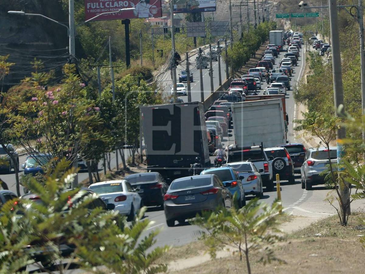 Tráfico infernal este sábado en el anillo periférico y salida al sur de Tegucigalpa