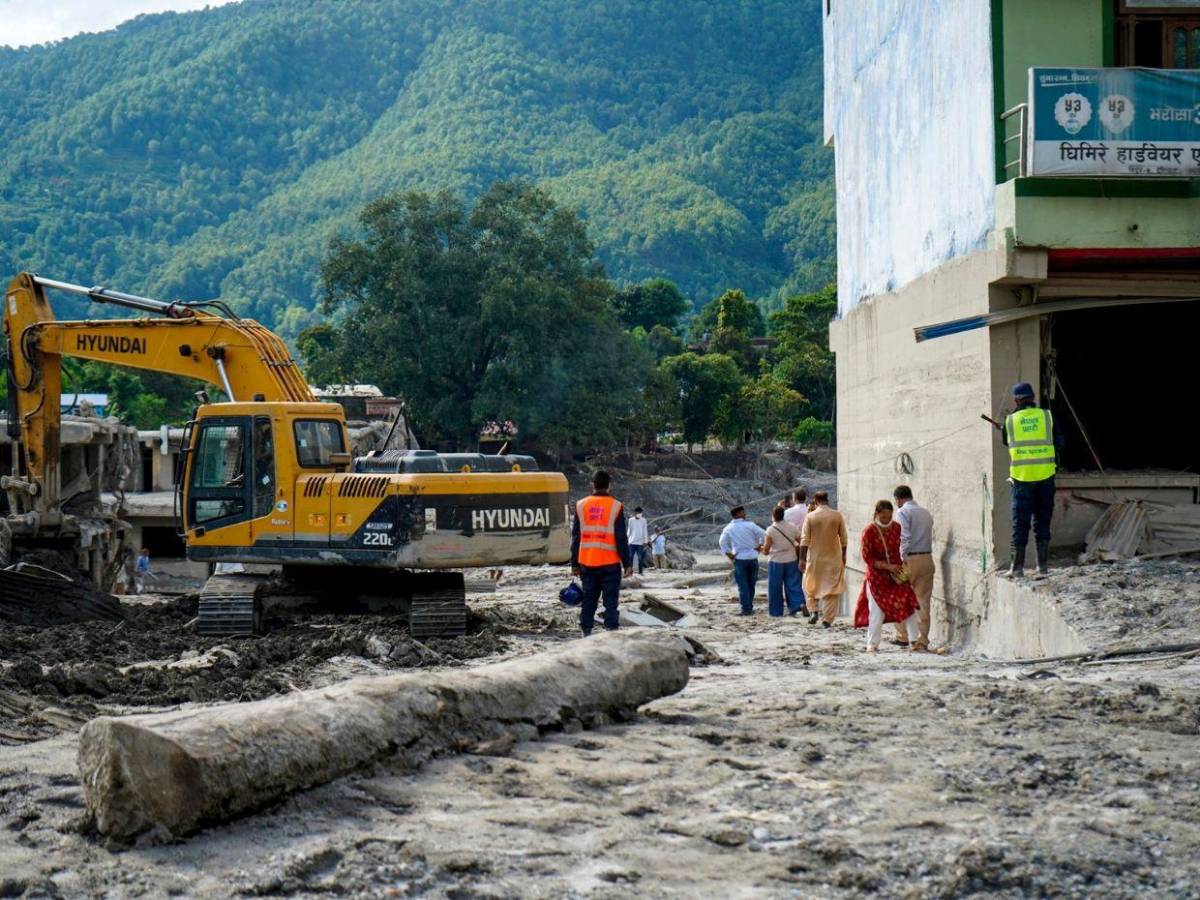 Cuerpos entre los escombros y el barro hasta el cuarto piso: así quedó Nepal tras la riada