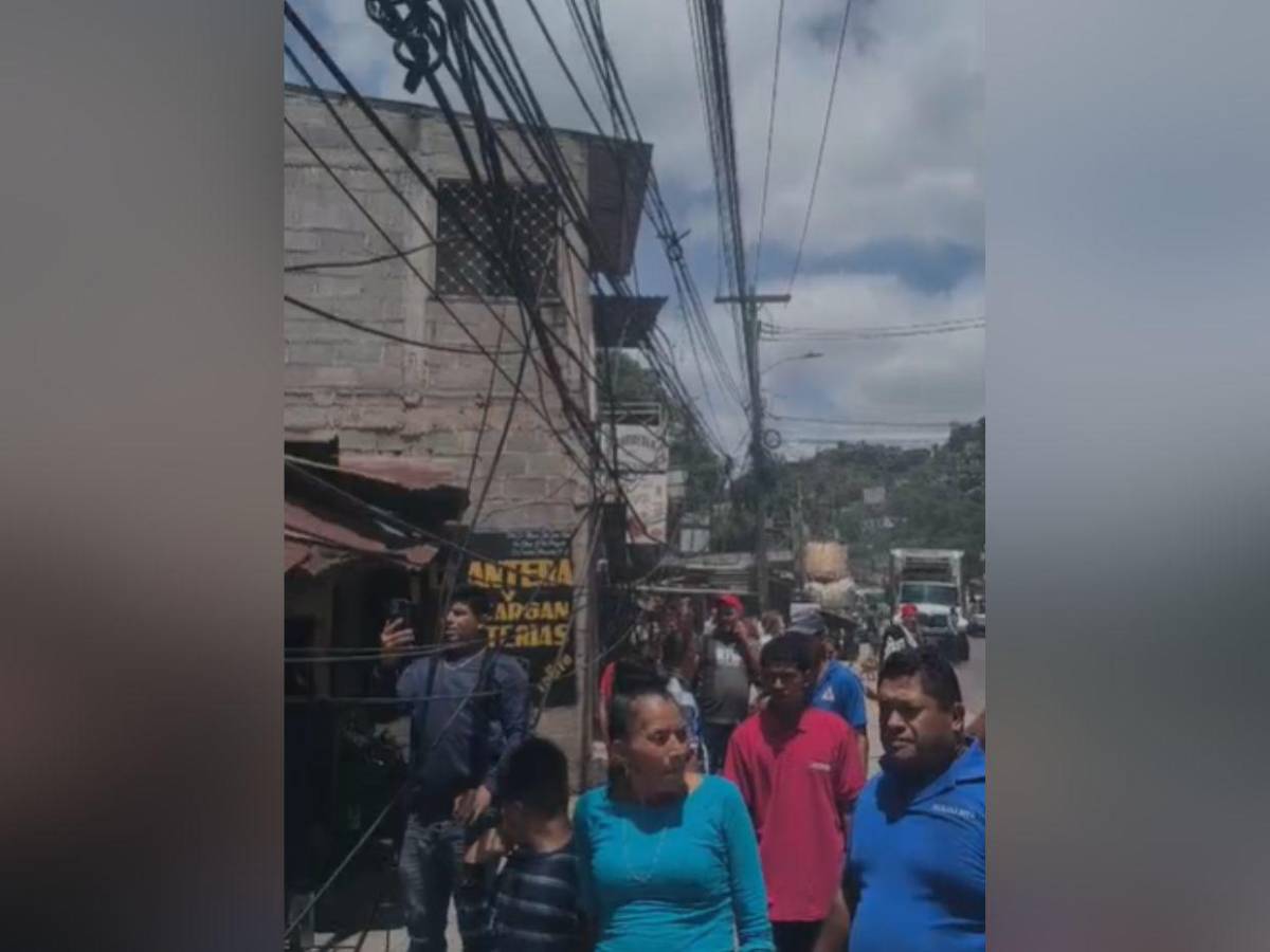 Las primeras imágenes de volcamiento de volqueta que dejó varios muertos en Villa Nueva