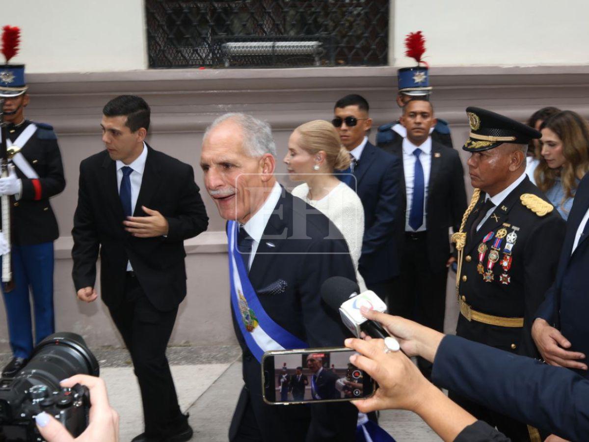 Diputados llegando en bus y comiendo mango: curiosidades de la toma de posesión de Nasry Asfura