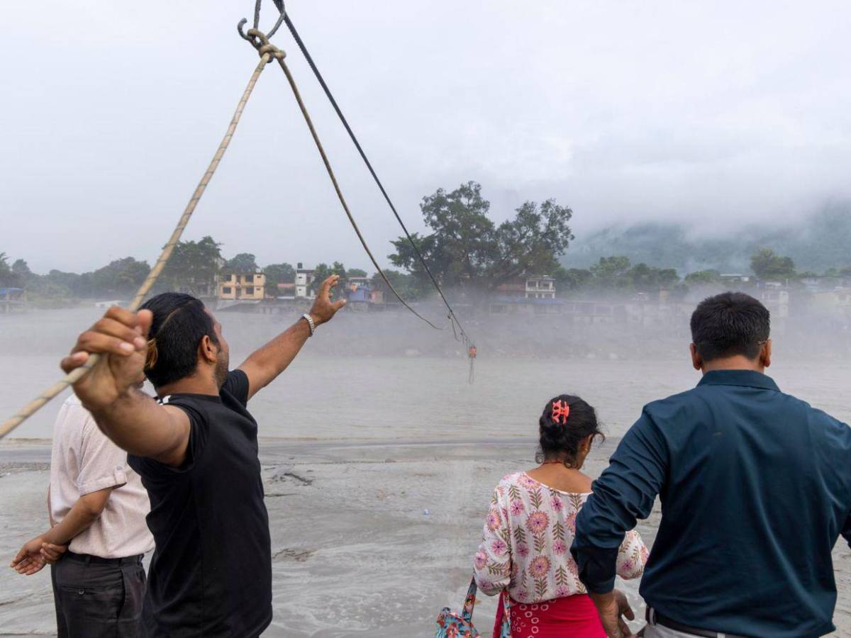 Más de 5,000 personas siguen desaparecidas en Nepal tras riada que dejó 1,367 cuerpos recuperados