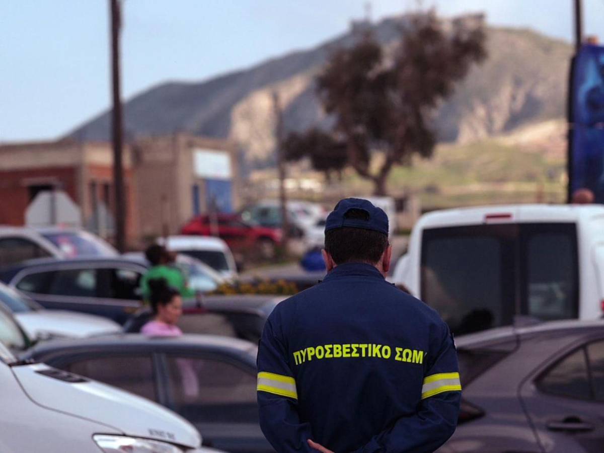 Miles de personas huyen de Santorini por constantes terremotos