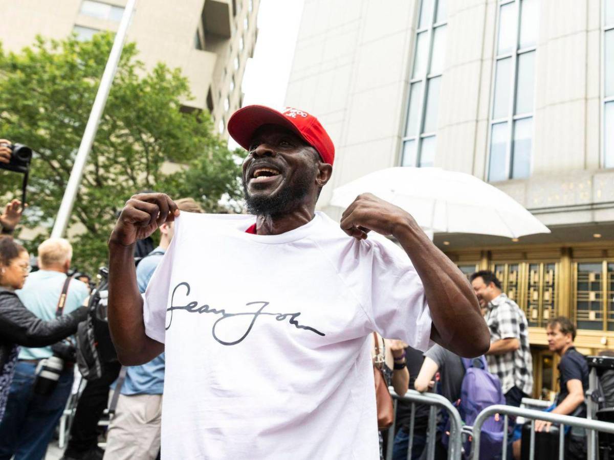 Familiares y fans celebran veredicto del jurado en el juicio de Sean Diddy Combs