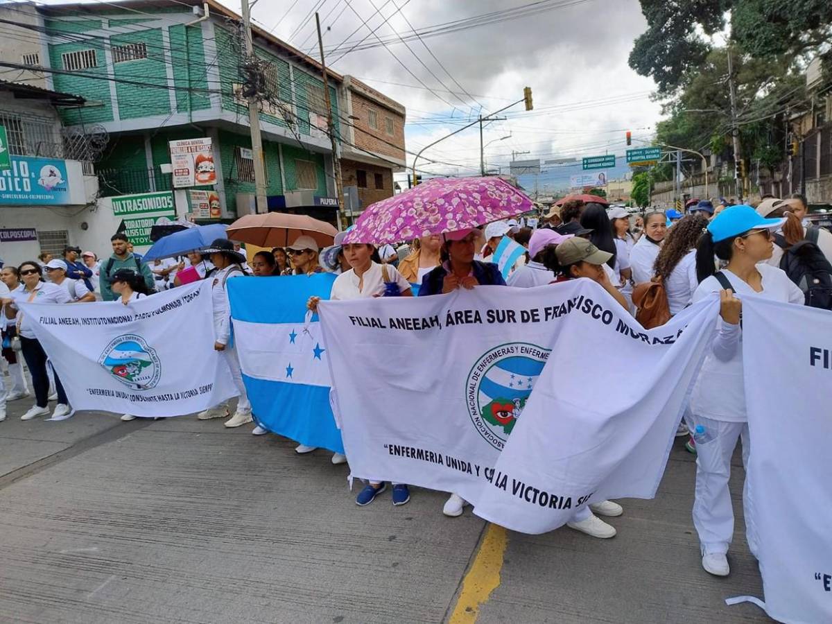 Protesta de enfermeras auxiliares desencadena caos en bulevar Suyapa y Centroamérica