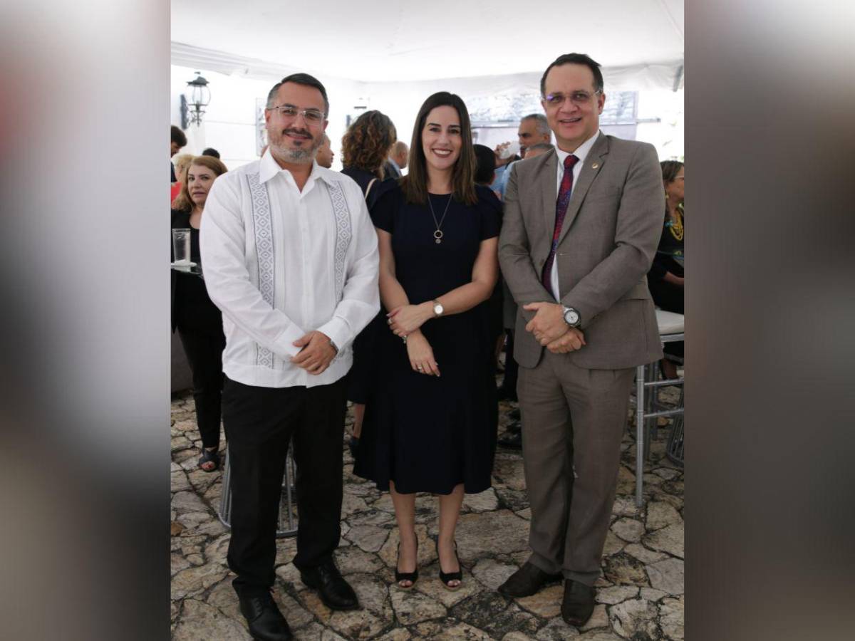 Embajada de Ecuador conmemora 216 años de independencia de su país
