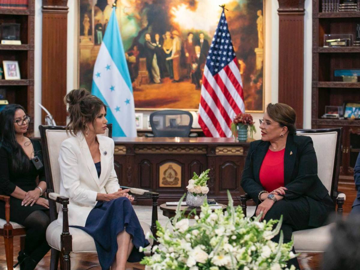 ¿Qué le regaló Xiomara Castro a Kristi Noem, secretaria de Seguridad Nacional de EE UU?