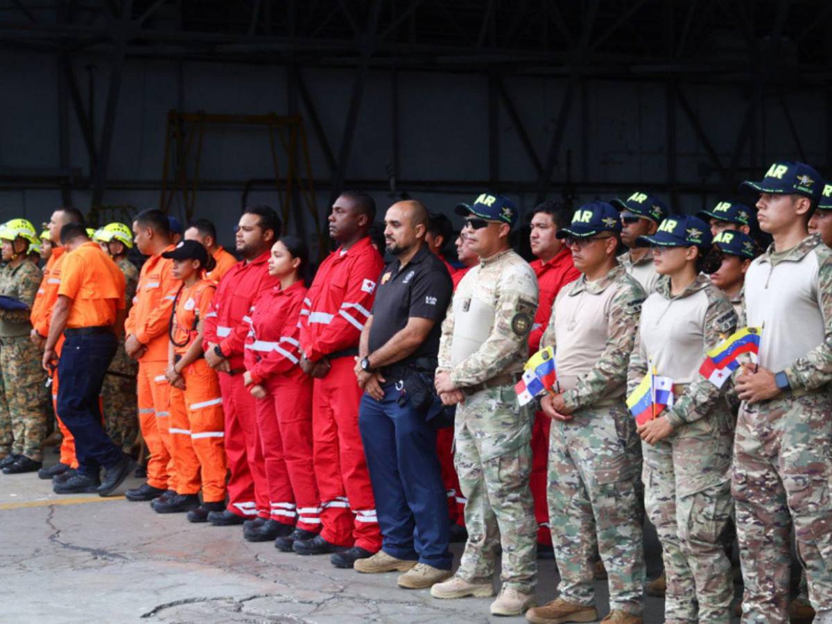 Venezuela condecora a rescatistas de más de 20 países por su apoyo tras los terremotos