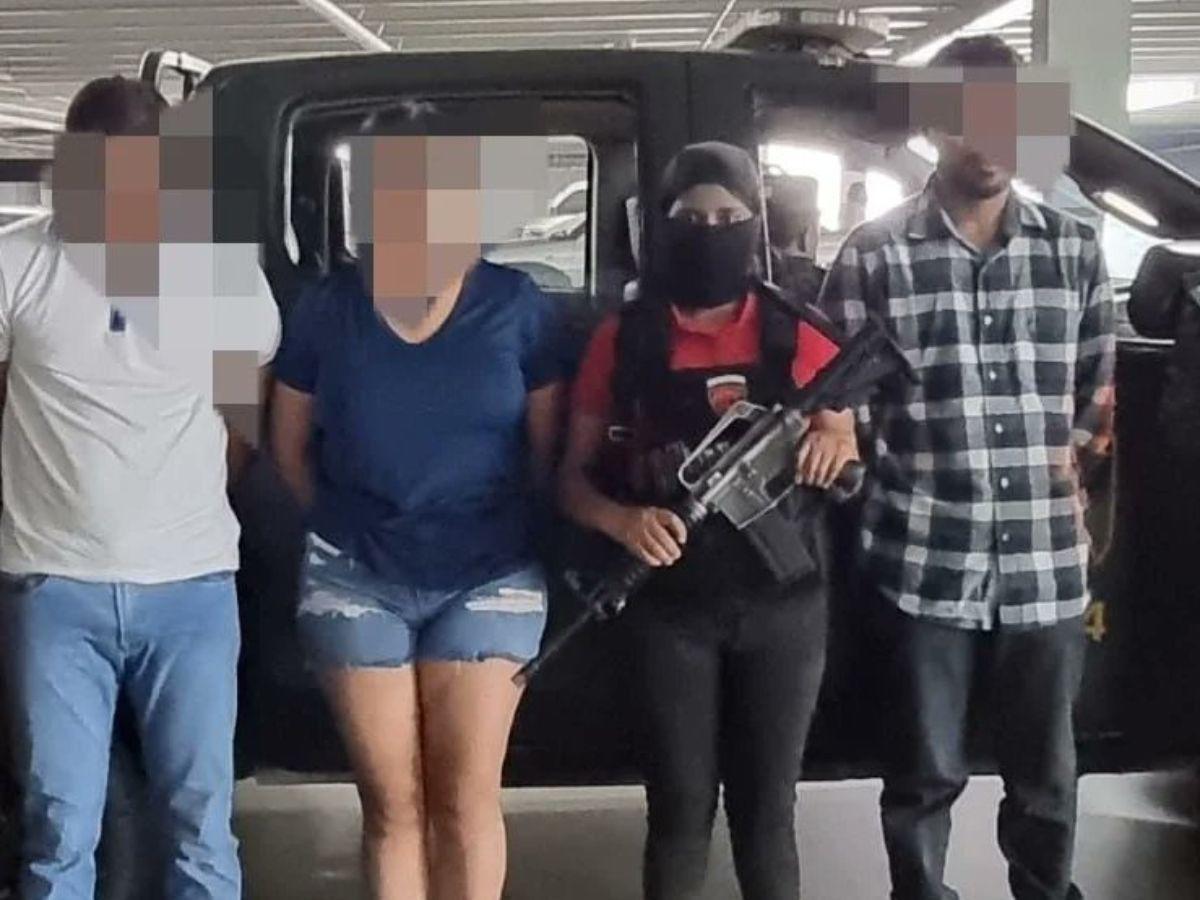 Detienen a tres personas con armas de grueso calibre en centro comercial de SPS