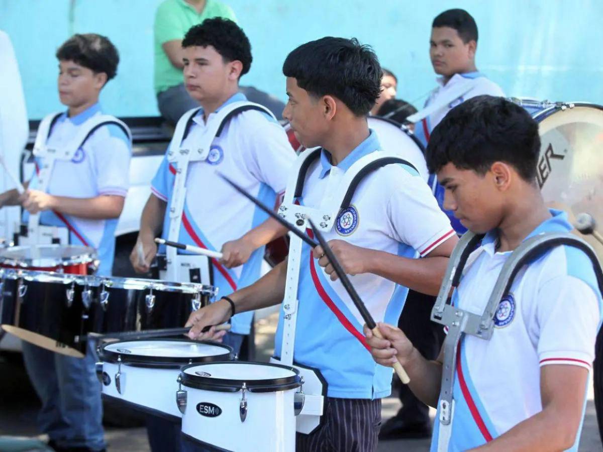 Cero música reguetón, salsa y más control del tiempo: nuevas reglas para los desfiles del 15 de septiembre