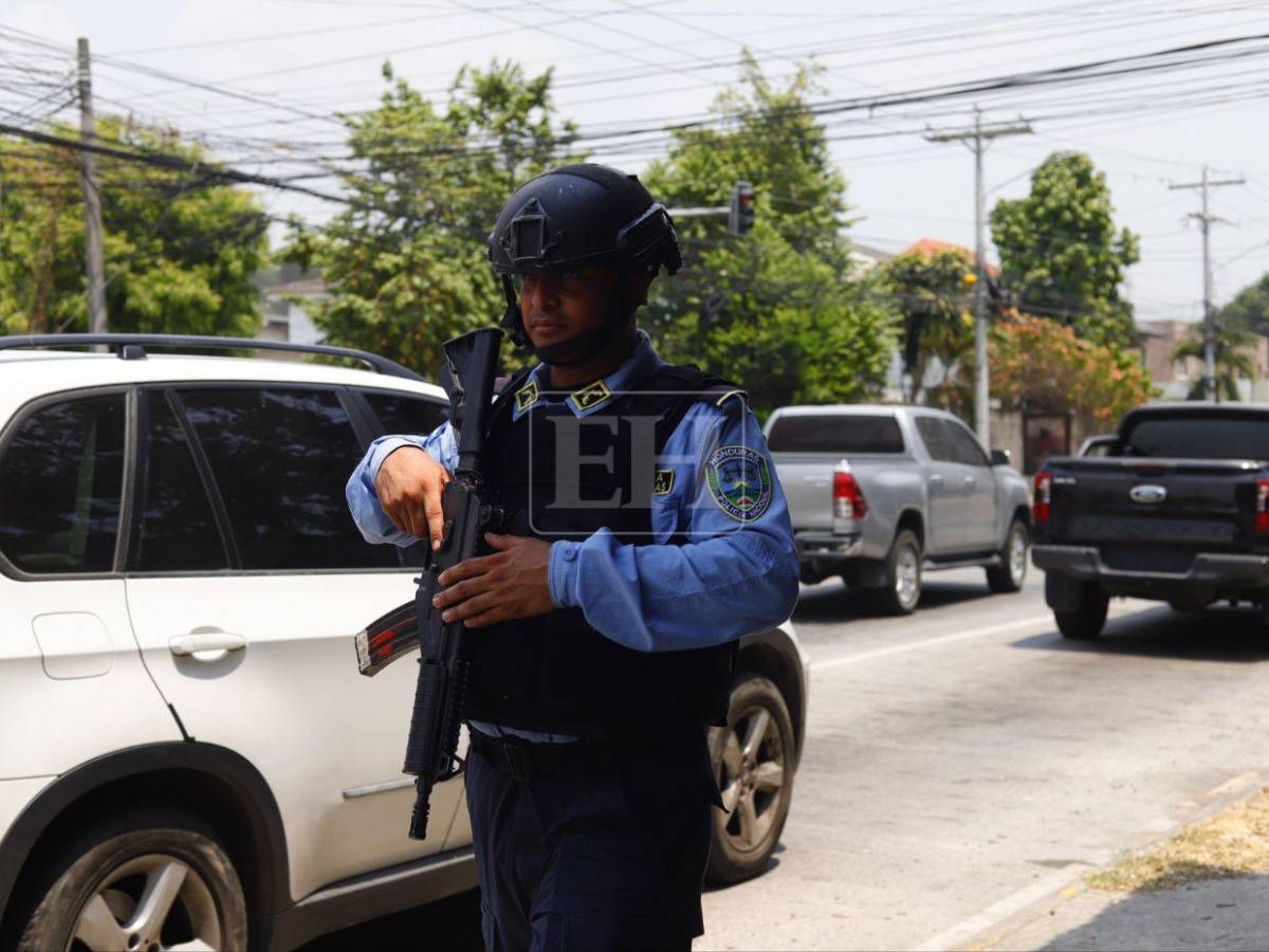 Retiran los cuerpos de cuatro agentes de la Dipampco asesinados en Corinto, Omoa