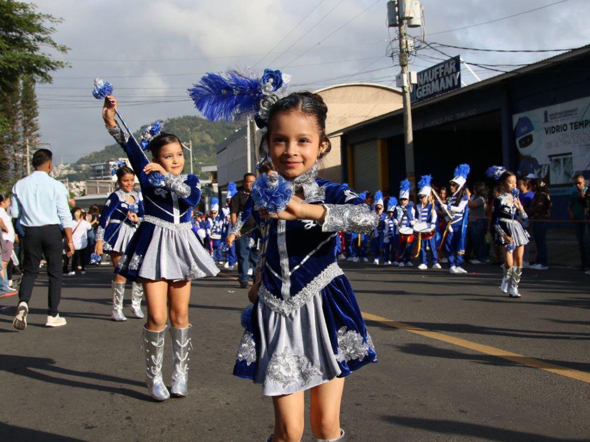 Palillonas y pomponeras: las pequeñas protagonistas en los 204 años de independencia