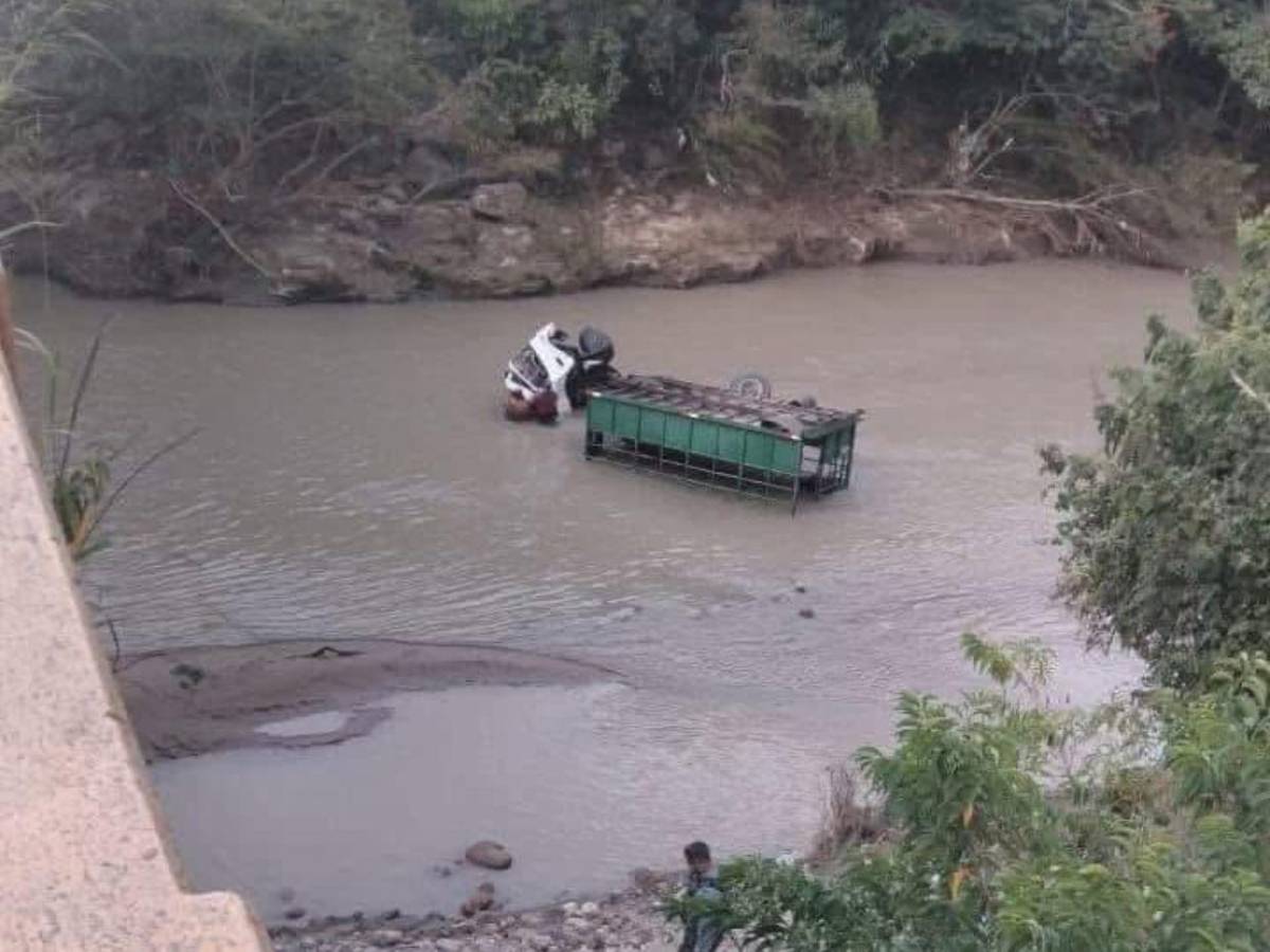 Mueren dos hombres a bordo de un camión al caer a un río en Lucerna, Ocotepeque