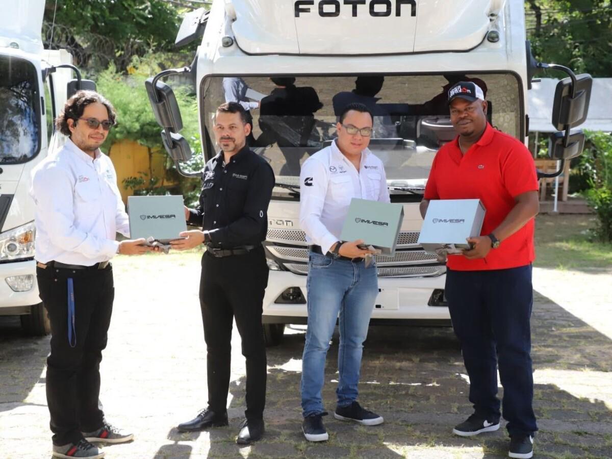 Alcaldía de Tegucigalpa recibe donación de tres camiones de marca FOTON