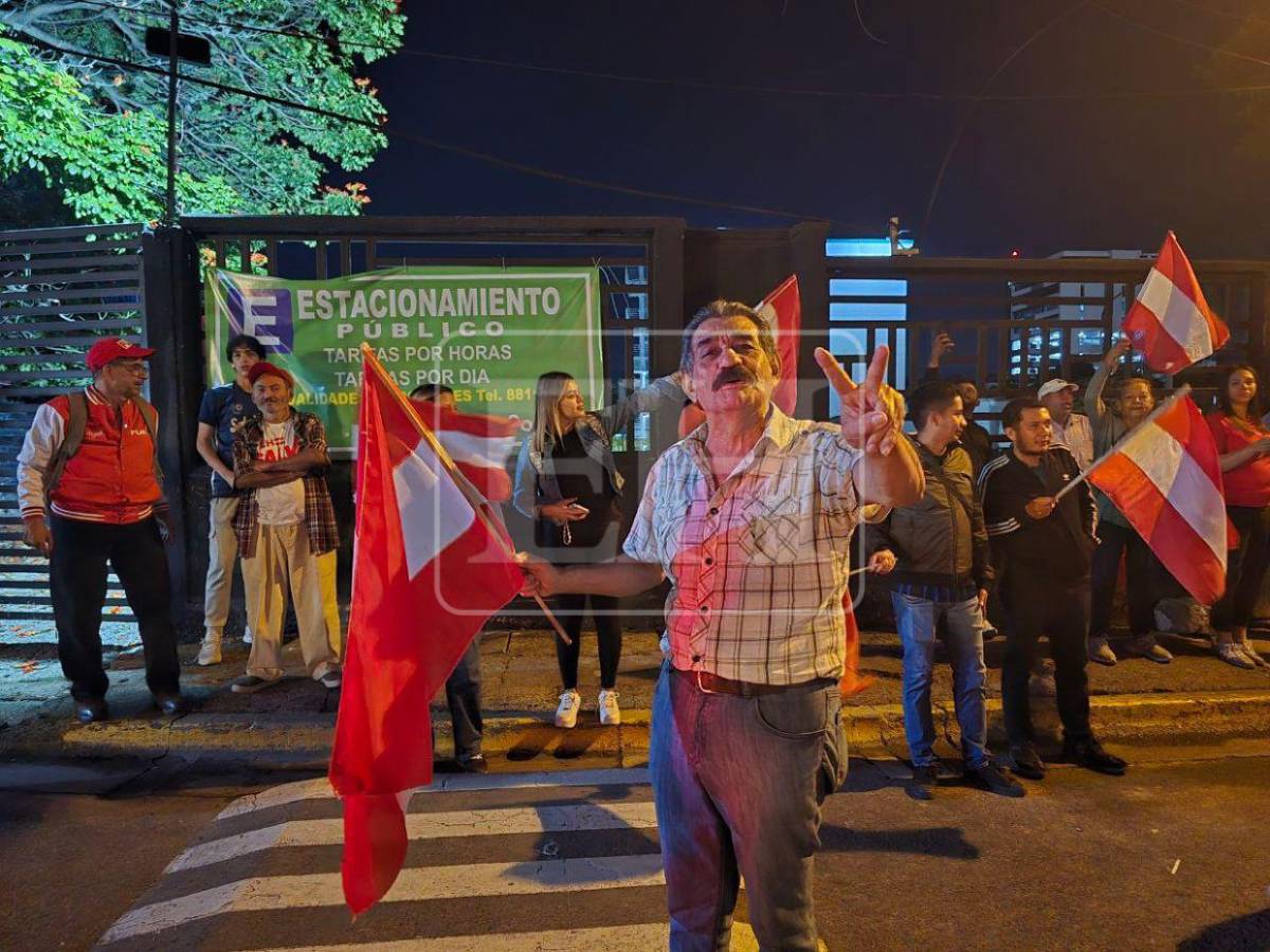 Con jornada de oración y antorchas, liberales exigen transparencia en conteo de votos