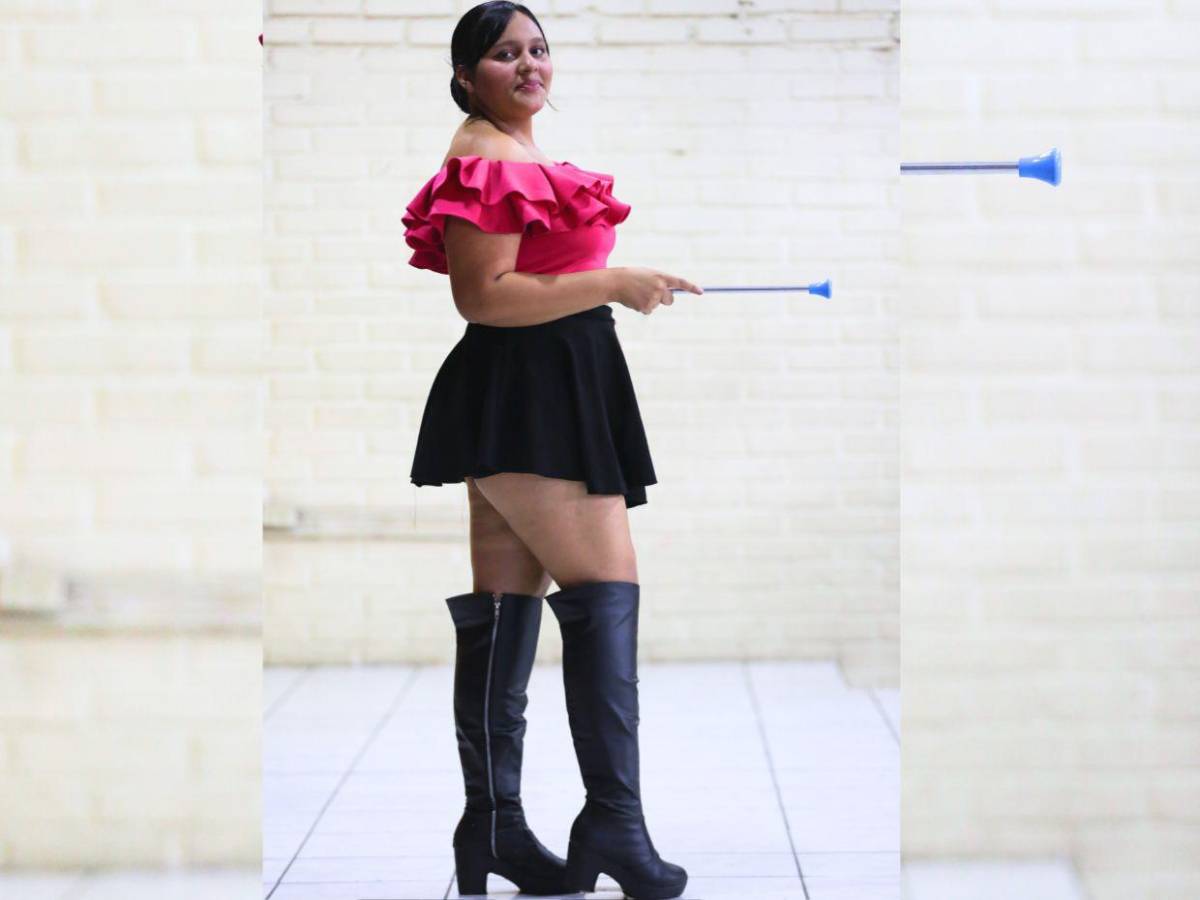 Con orgullo patrio, palillonas del Instituto Superación San Francisco listas para los desfiles