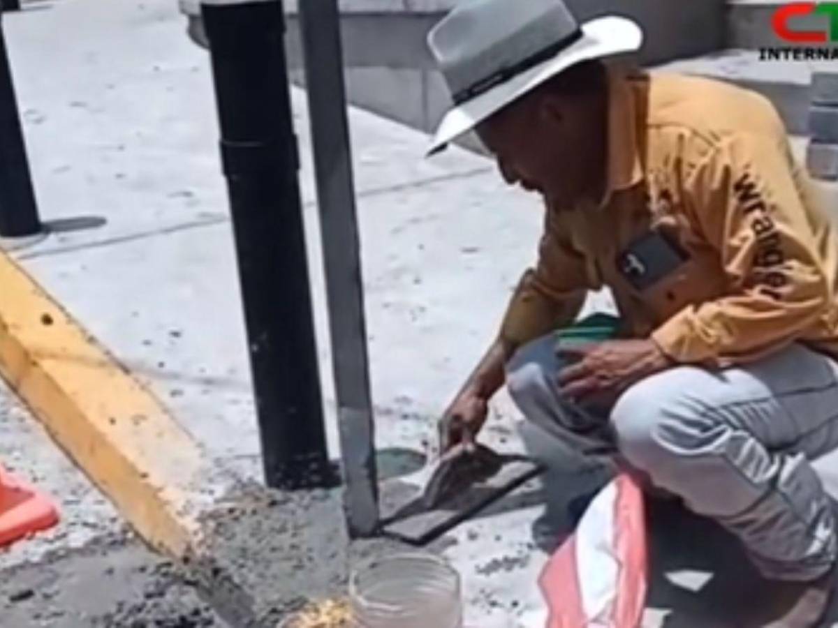 Intentó cruzar una quebrada con su mototaxi y fue arrastrado por la corriente hasta otro país