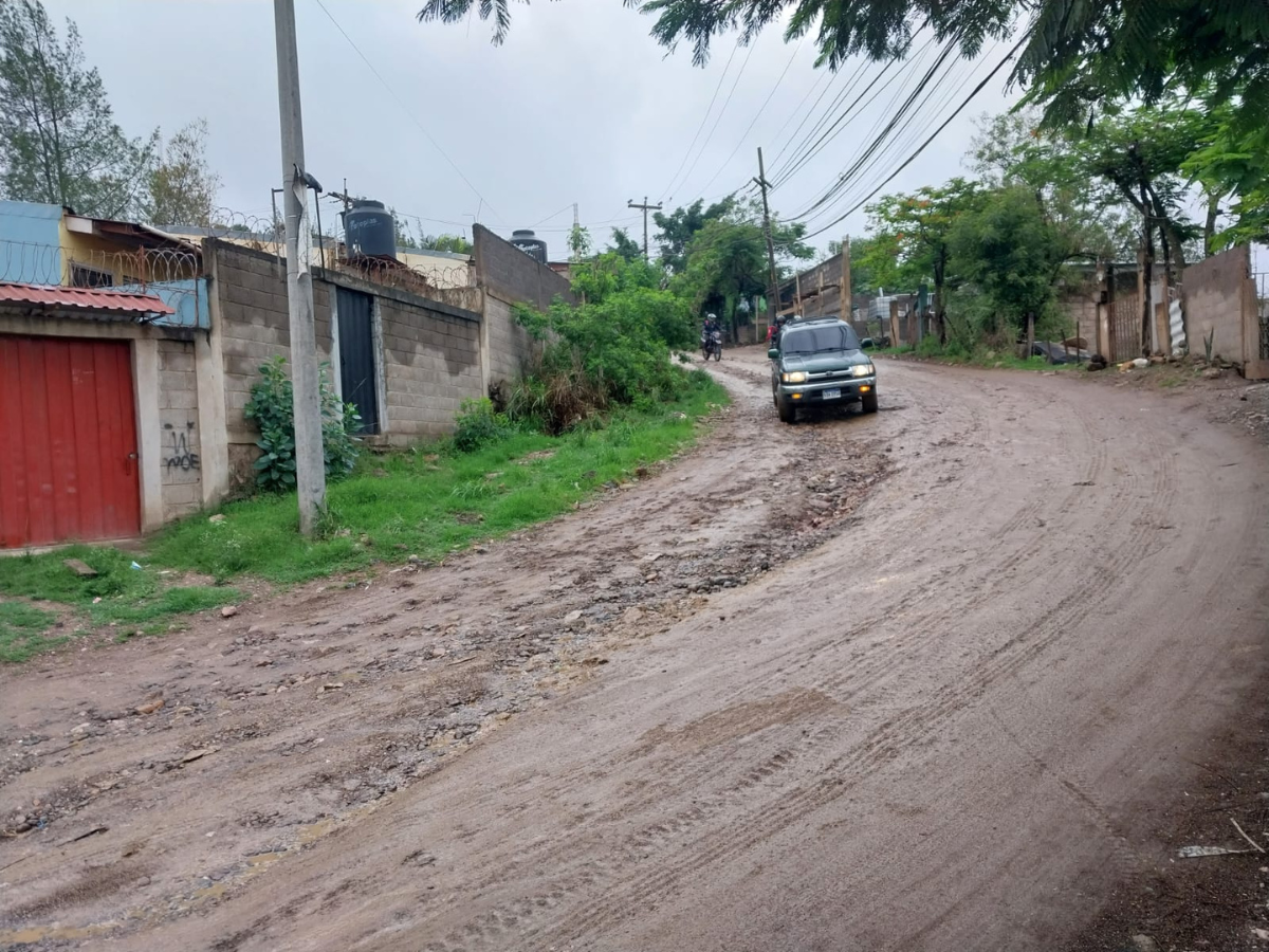Lluvia expone el olvido y los daños en las calles del Distrito Central