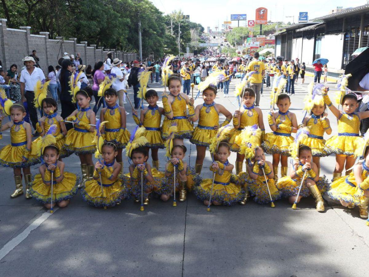 Así fue el desfile de prebásica en el bulevar Kennedy: color, música y alegría infantil