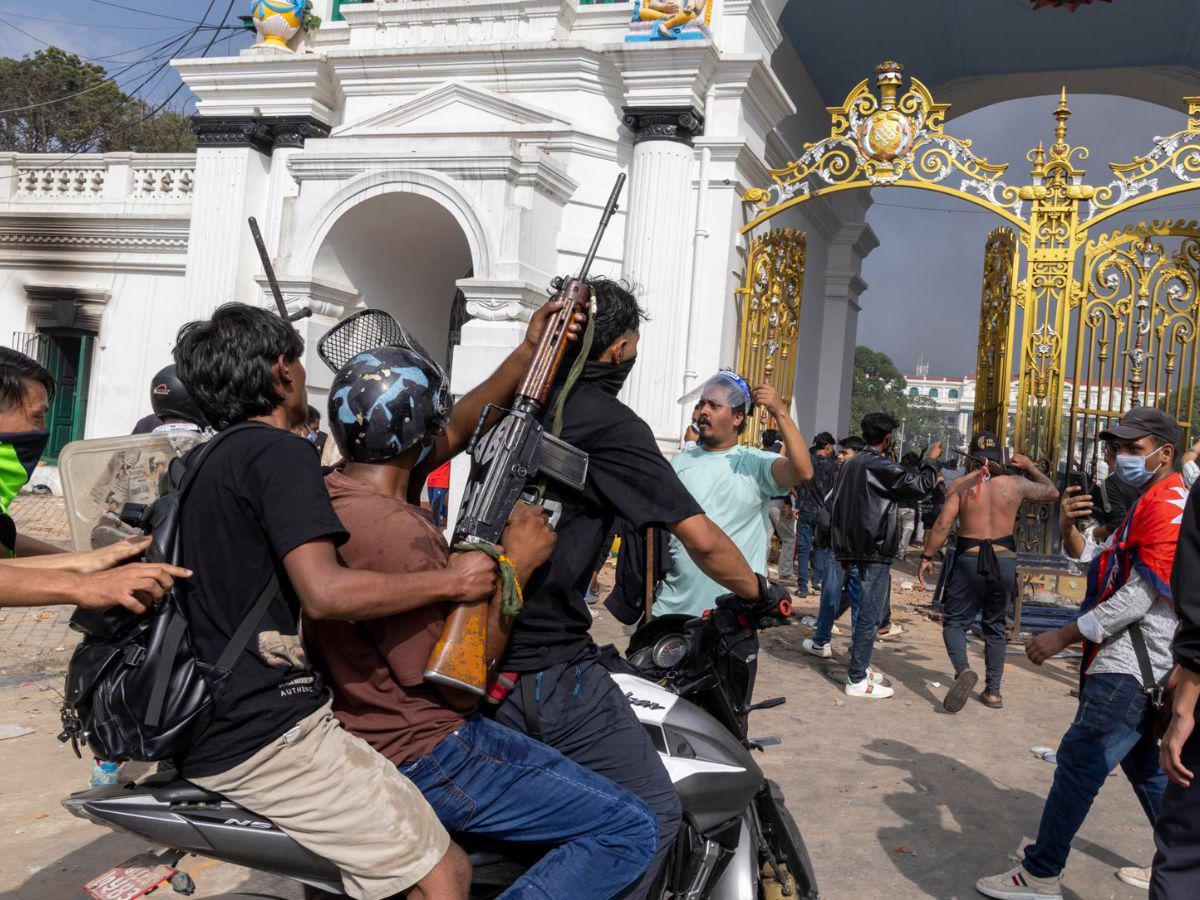 Millenials desatan caos en Nepal: 25 muertos, 400 heridos y ataques a líderes políticos
