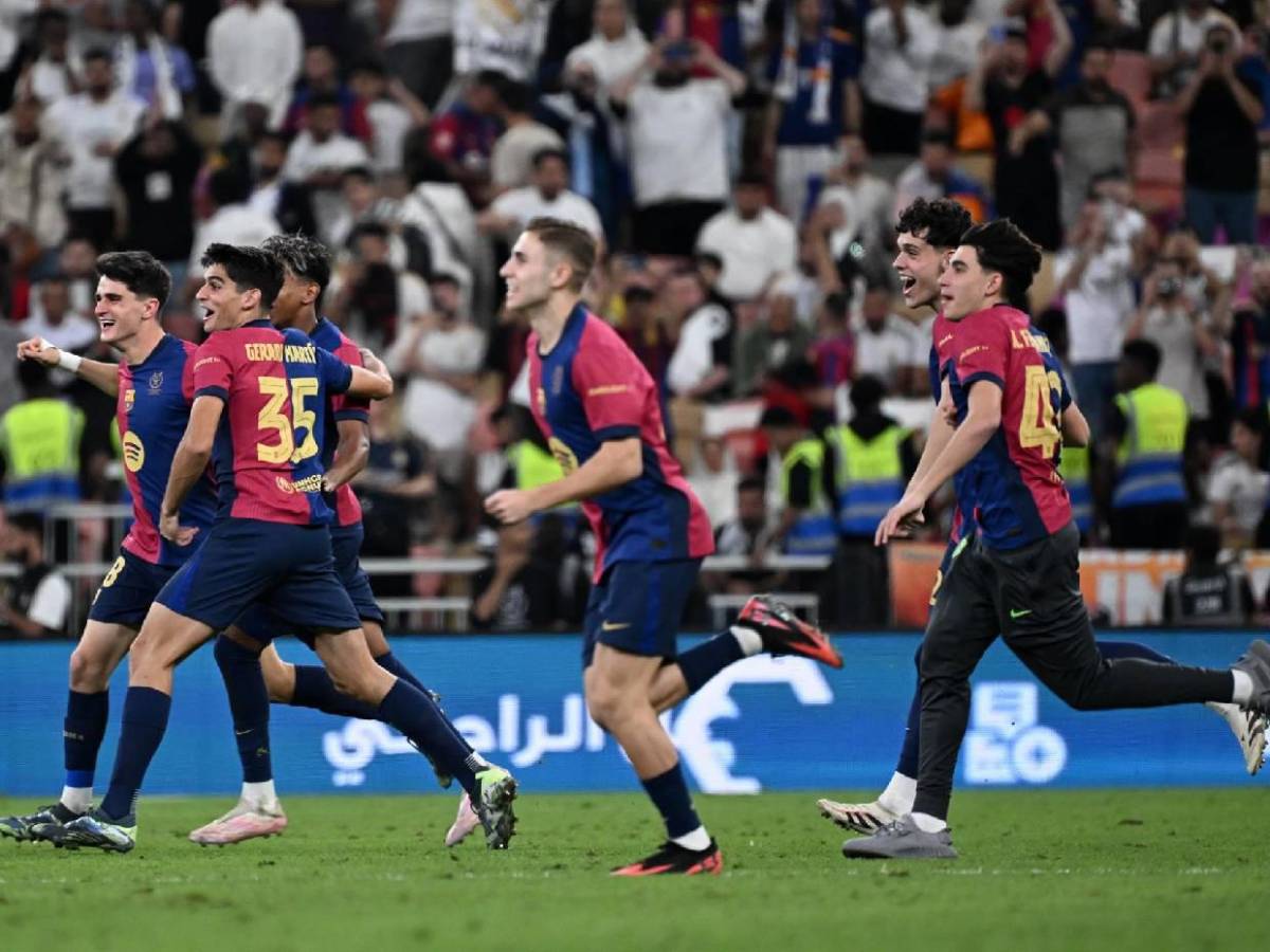 En fotos: Celebración del Barcelona tras coronarse campeón de la Supercopa ante Real Madrid