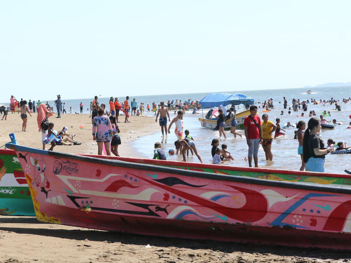 Sol, arena y belleza femenina, así se disfruta el verano en Punta Ratón Sol, arena y belleza femenina, así se disfruta el verano en Punta Ratón