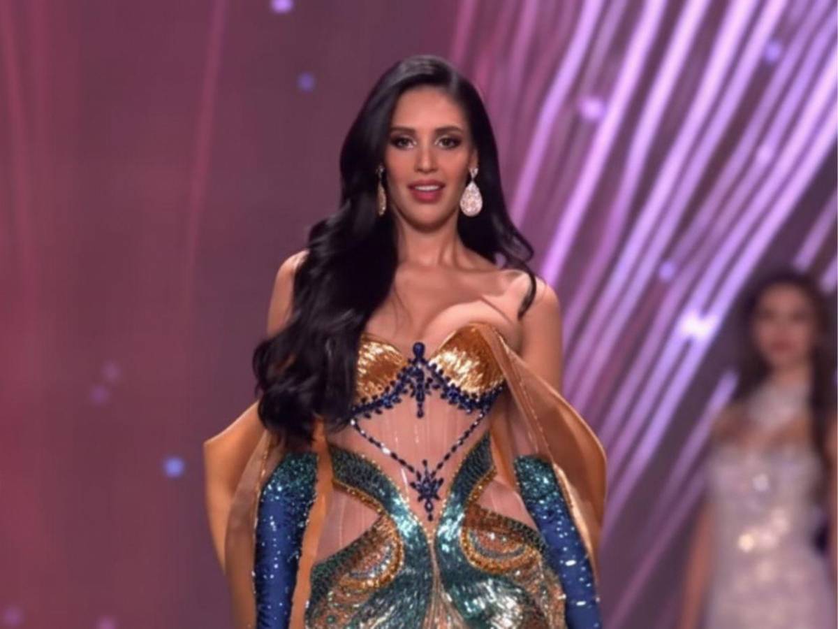 El elegante look de Alejandra Fuentes en la preliminar de Miss Universo 2025