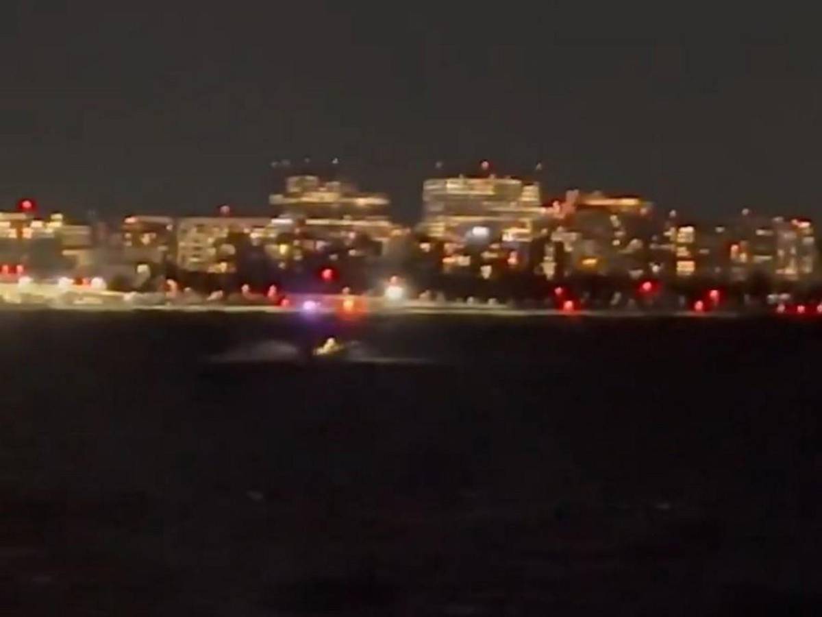 Así fue el choque entre avión y helicóptero en Washington; buscan sobrevivientes