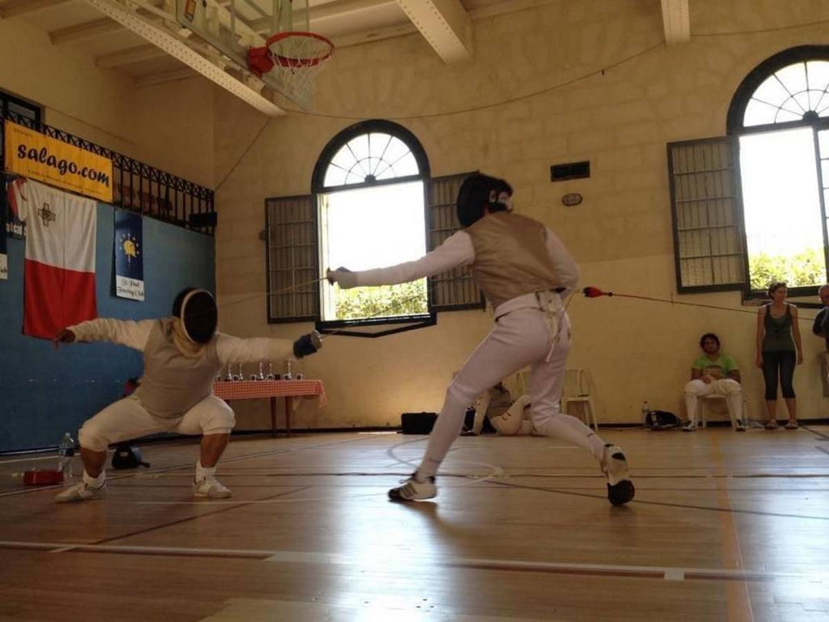 El catracho ha sido un apasionado del esgrima y no solo fue campeón nacional en Honduras, sino que en Malta ha competido y obtuvo el primer lugar en varias ocasiones.