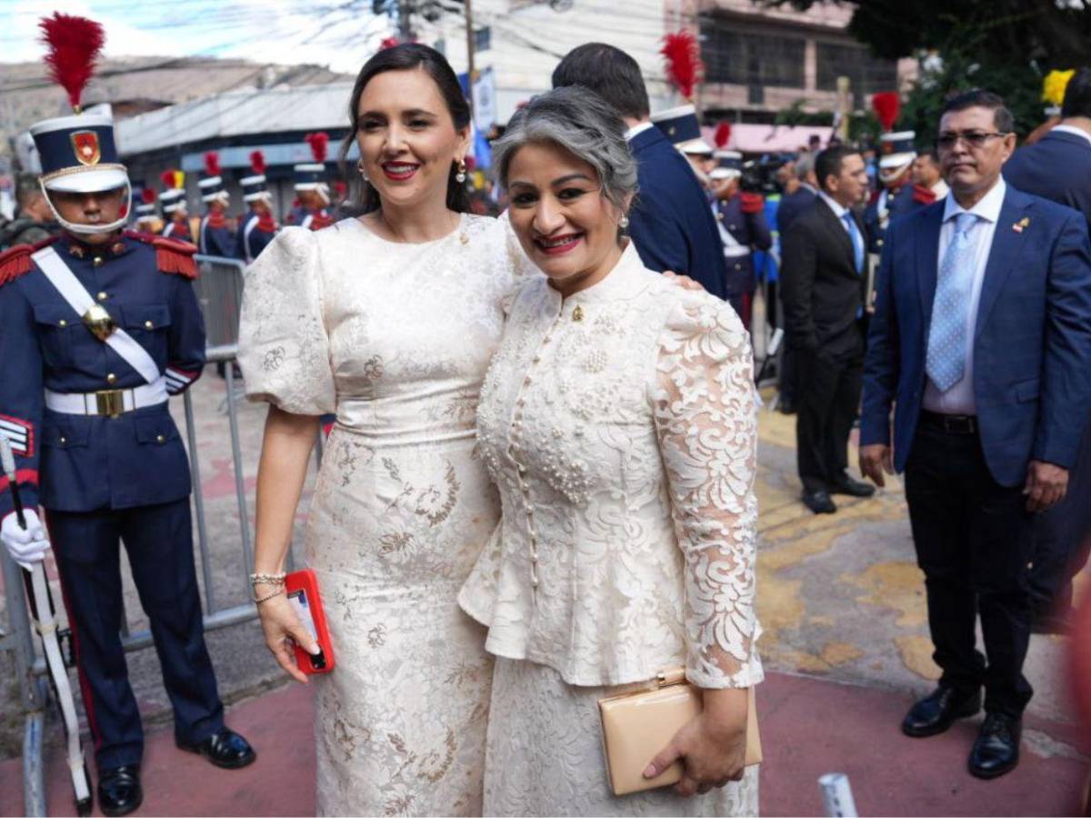 Tonos blancos y pasteles: Así vistieron las damas en la toma de posesión